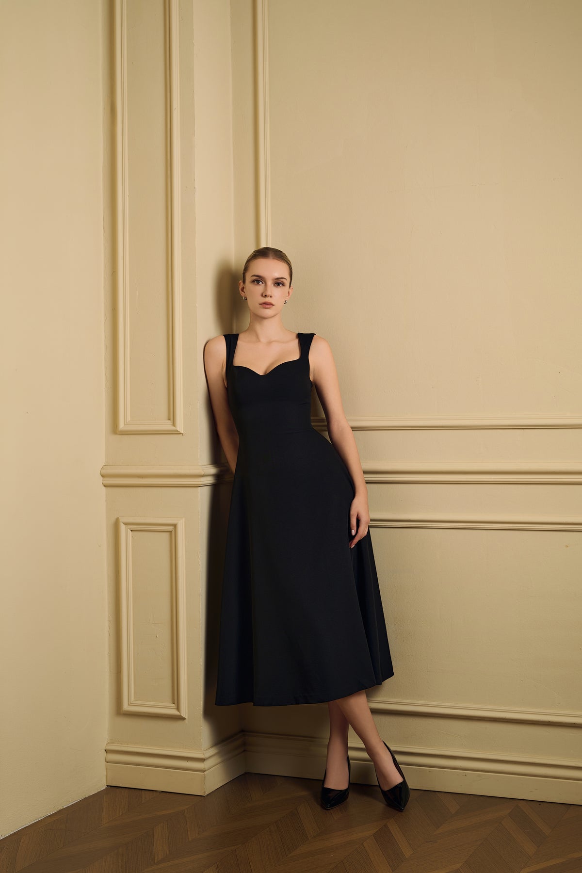 Caroline Sweetheart Neckline Sleeveless Dress