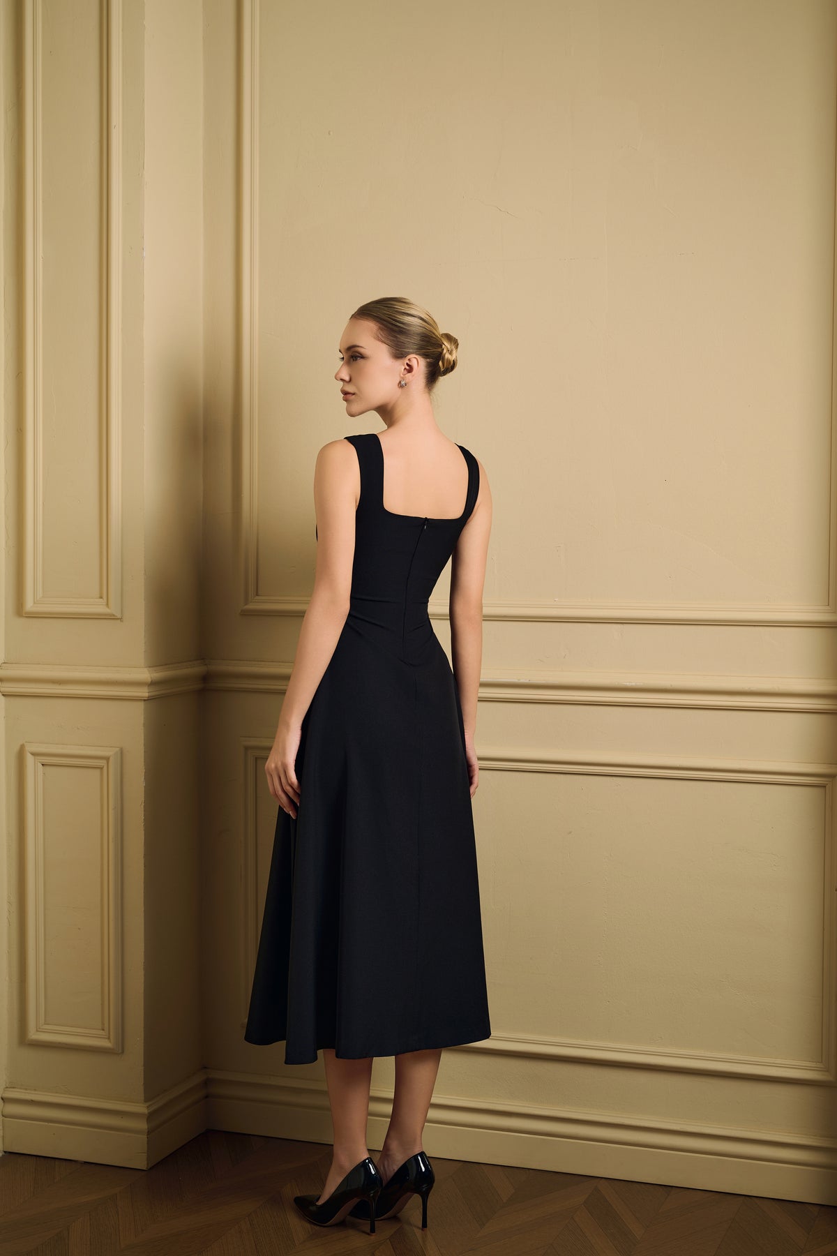 Caroline Sweetheart Neckline Sleeveless Dress