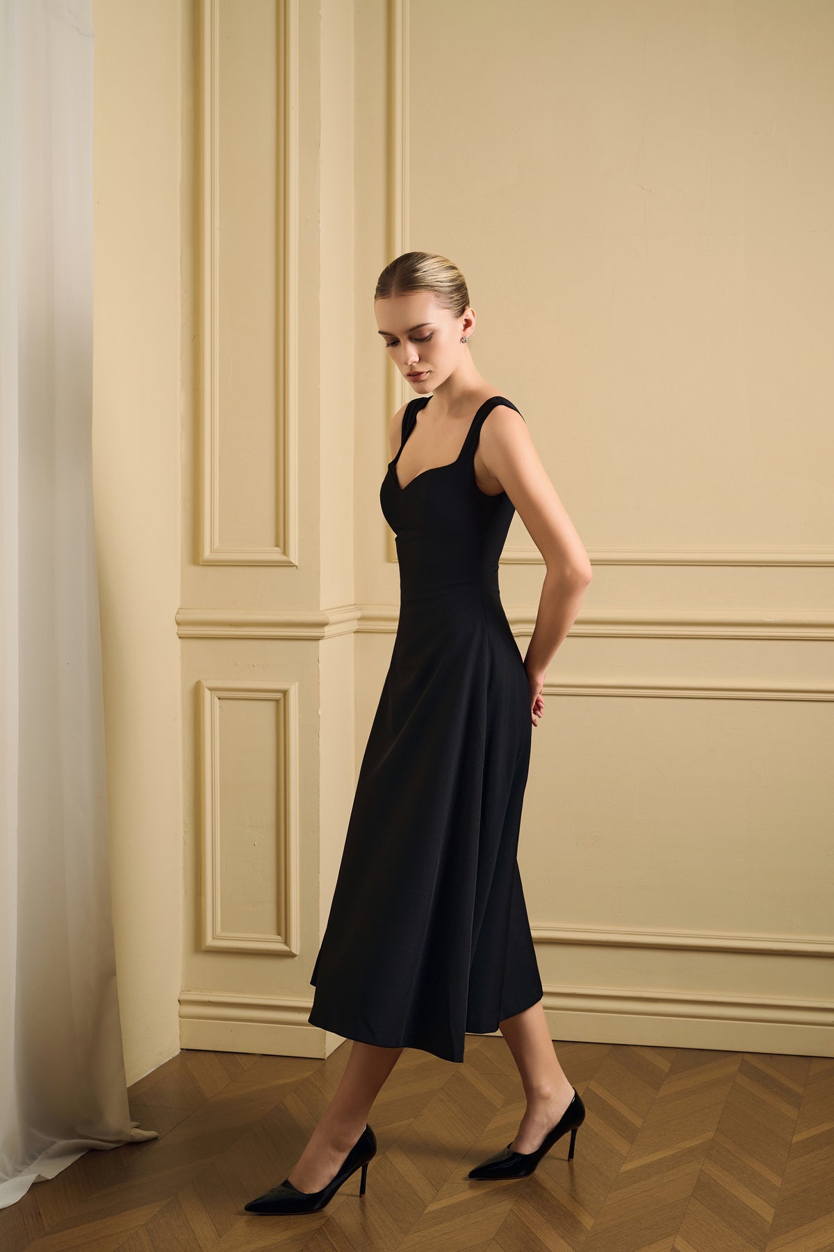 Caroline Sweetheart Neckline Sleeveless Dress